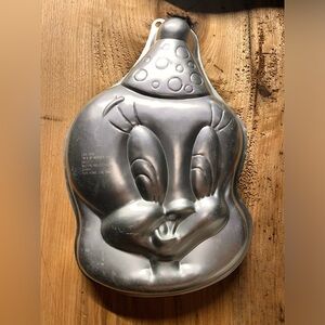 Wilton Tweety Cake Pan - 2002